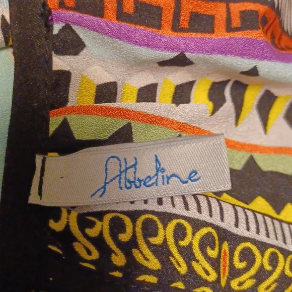 Pretty top. - Picture 2 of 5